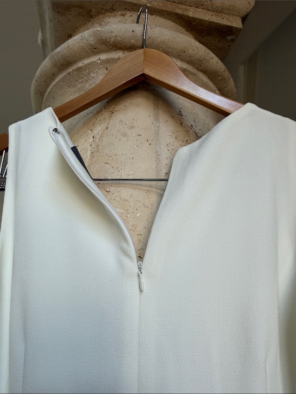 Sleeveless Creme Ivory Colored V-Neck Jumpsuit with Waist Tie Sz 6 - Picture 11 of 13